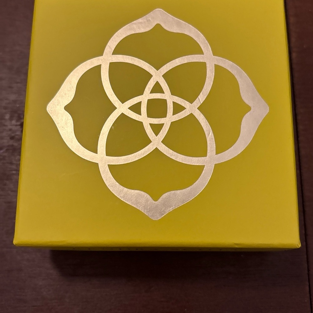 Kendra Scott Blue and Gold Necklace with Striking‎ Pendant NEW - Picture 5 of 8